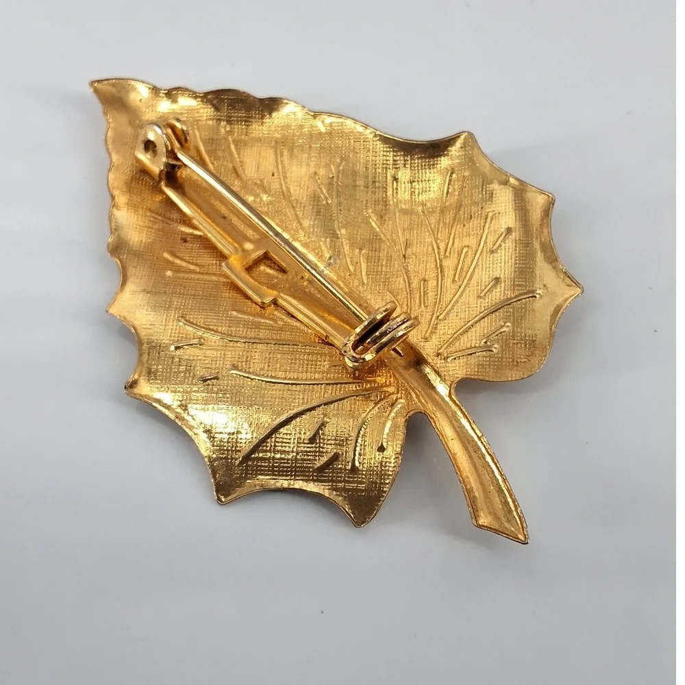 Vintage Gold Tone Textured Maple Leaf Brooch‎ Pin Fall Botanical Jewelry